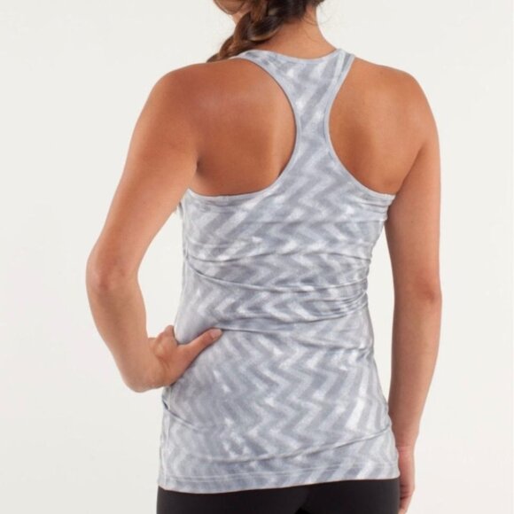 Lululemon Cool Racerback Tank Top Size 6 US Grey White Chevron Blazer Fossil - Picture 6 of 11